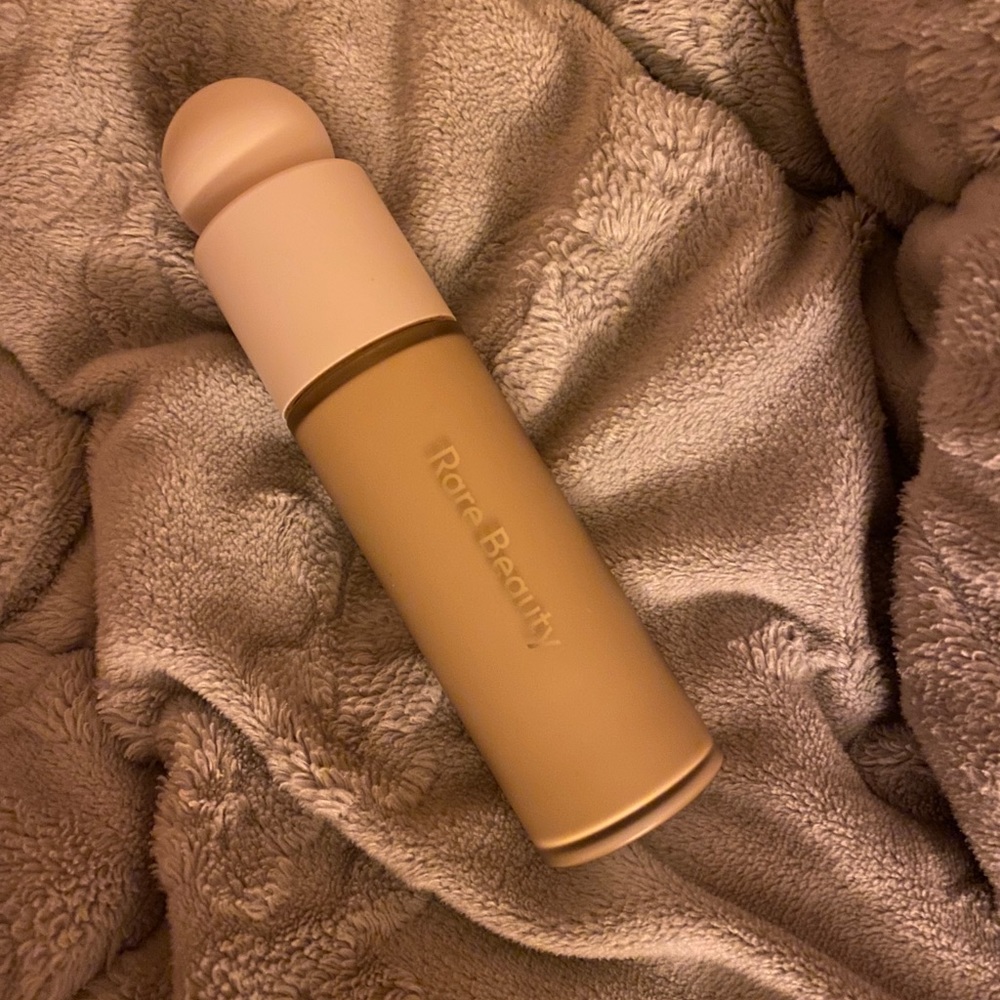 Rare Beauty Liquid Touch Weightless Foundation